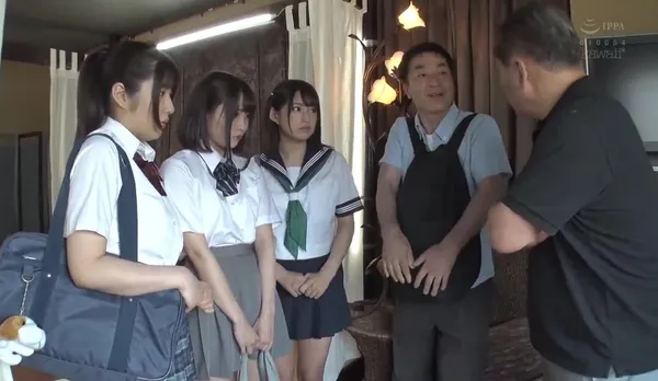 sauna sex Thất nghiệp, ông bố khốn nạn dẫn 3 cô con gái đi bán dâm